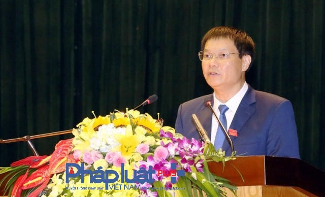 Phó Bí thư Thường trực tỉnh ủy, Chủ tịch HĐND tỉnh Vĩnh  Phúc Trần Văn Vinh phát biểu khai mạc kỳ họp. (Ảnh: Đào Tấn)