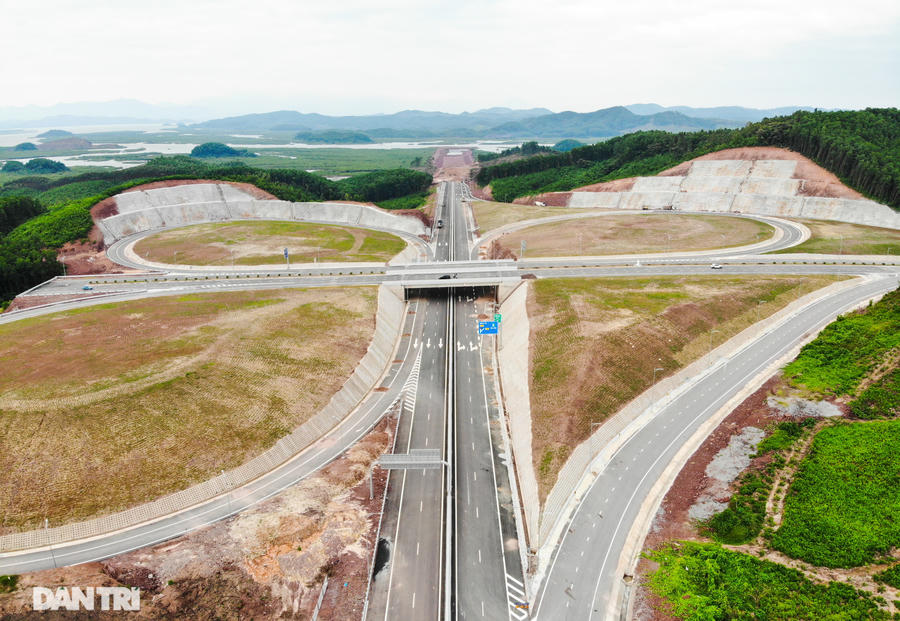 Toàn cảnh cao tốc Vân Đồn – Móng Cái hơn 11 nghìn tỷ đồng đang hình thành - 2