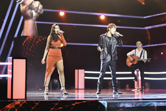 Cuộc chiến h&agrave;i hước nhất lịch sử the Voice: Thu Phương cởi &aacute;o kho&aacute;c, T&oacute;c Ti&ecirc;n th&aacute;o găng tay để