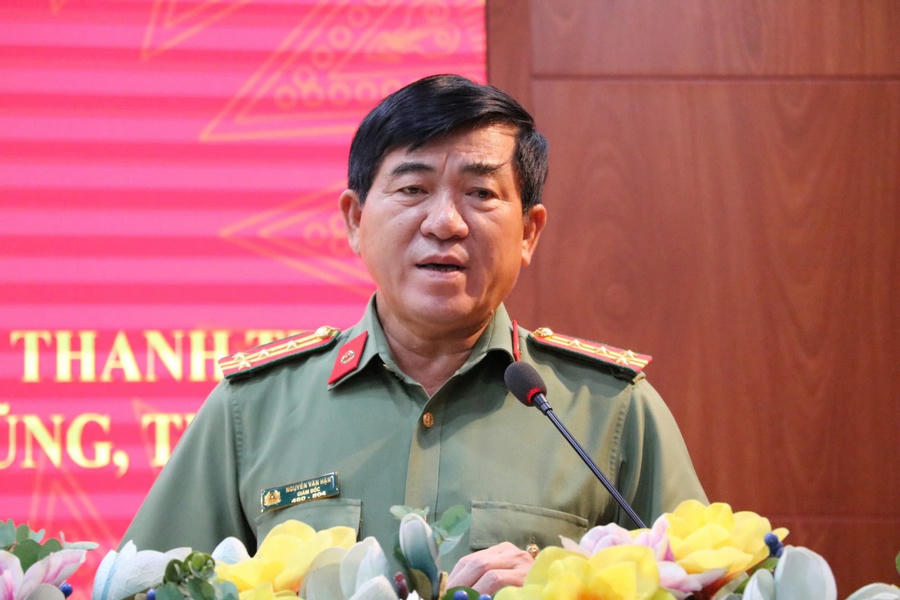 Đại tá Nguyễn Văn Hận – Giám đốc Công an tỉnh phát biểu tại Hội nghị
