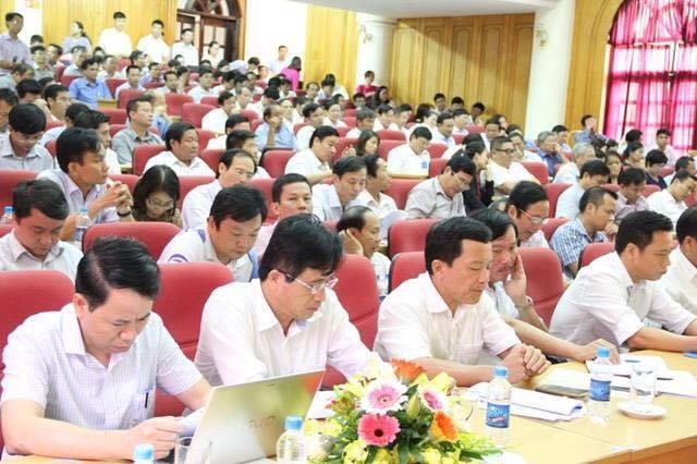 Hơn 200 doanh nghiệp tham dự buổi trao đổi với Chủ tịch UBND tỉnh.