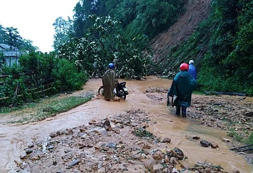 Nhiều tuyến đường giao thông trên địa bàn huyện Tủa Chùa bị ách tắc.