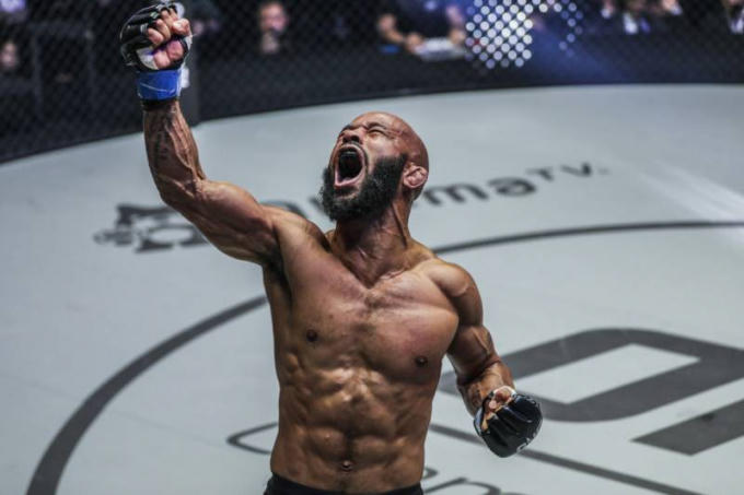 Được biết đến là một trong những võ sĩ nhanh nhất trong MMA, nền tảng võ thuật của Johnson là môn vật tự do, anh sử dụng các kỹ năng đó một cách hiệu quả để kiểm soát mỗi trận đấu và hạ gục các đối thủ.
