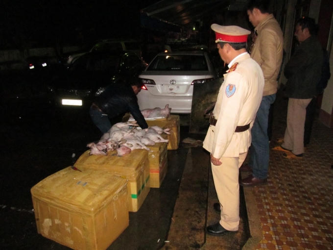 Gần 4 tạ thịt chó bị các lực lượng chức năng bắt giữ.