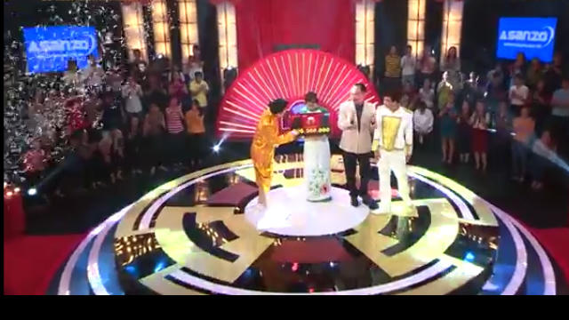 Phần thưởng 100 triệu đồng tập 9 Thách thức danh hài đã thuộc về cô gái có tên Kim Hoàng. (Ảnh: Cắt từ clip)