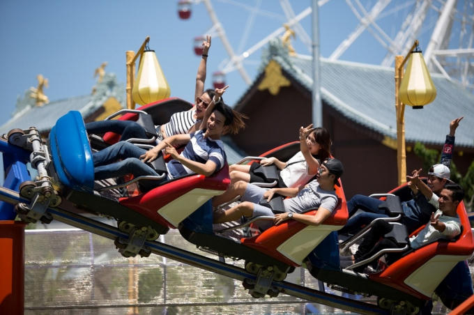 Du khách đắm mình trong những môn thể thao mạo hiểm tại đây.