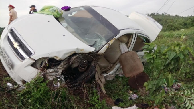 Tai nạn liên hoàn, làm tài xế xe ô tô con tử vong tại chỗ.