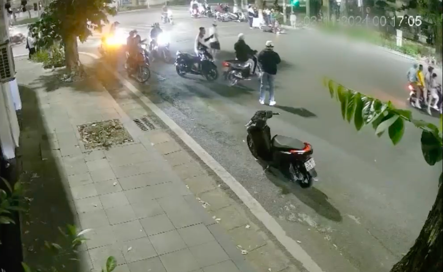 Hiện trượng xảy ra vụ việc. Hình ảnh do 1 camera an ninh nghi lại.