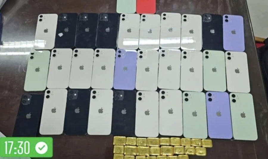 Điện thoại và vàng bị công an tạm giữ. Ảnh: Công an tỉnh Khánh Hòa