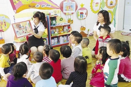 Từ nay đến năm 2020, Sở GD &amp; ĐT Hà Nội phấn đấu huy động tối thiểu là 98% số lượng trẻ đến trường đúng tuổi. Ảnh minh họa.