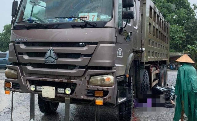 Hòa Bình: Ô tô hết kiểm định va chạm gây chết người