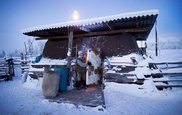 Tên làng Oymyakon dịch ra có nghĩa là "nước không đóng băng". Một cái tên khá kỳ lạ so với thực tế những gì diễn ra ở nơi này. (Ảnh: Boredpanda)