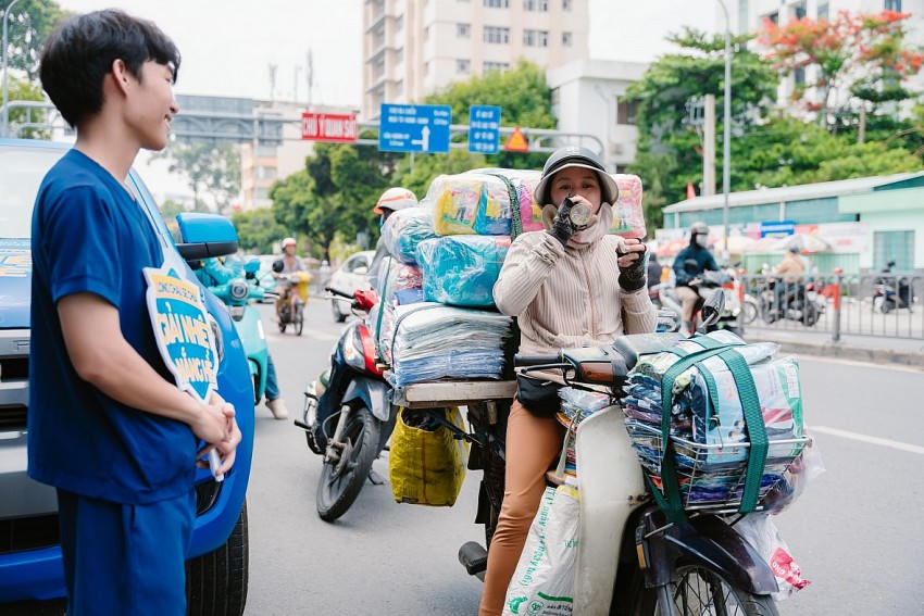 Một chút nước mát, một chút dịu nắng, và rất nhiều tình người.