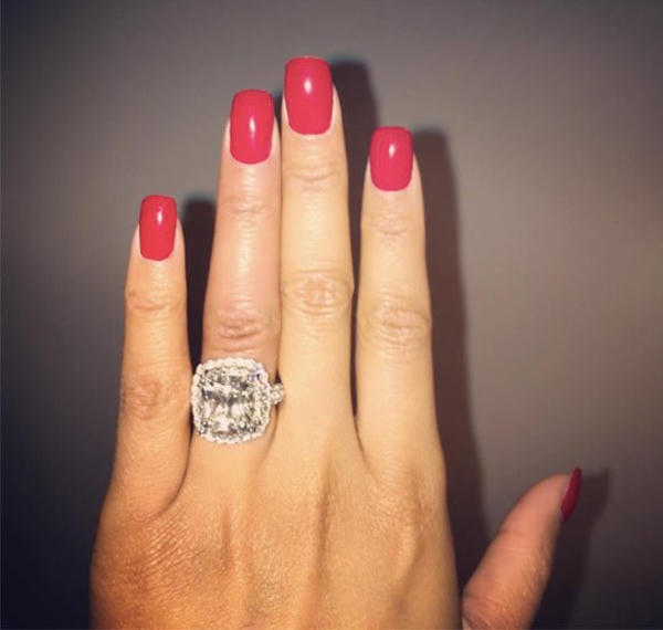 Ngôi sao Super Bass sở hữu nhẫn đính hôn đắt giá. Ảnh: Internet