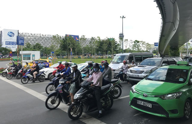 Hạn chế xe ra vào khu vực sân bay Tân Sơn Nhất để phục vụ hội nghị quan chức cấp cao APEC.
