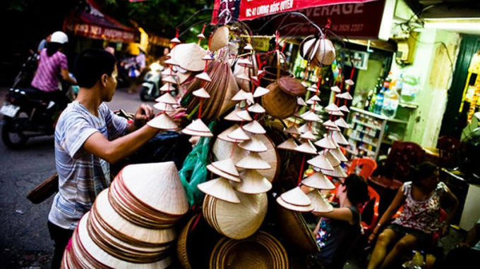 Quà lưu niệm ở Hà Nội còn đơn điệu, chưa có bản sắc riêng.