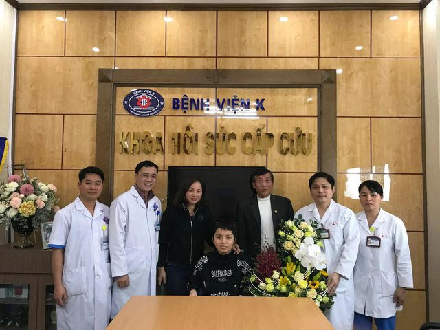 Bác sĩ xúc động gặp lại cô gái trẻ vừa lấy chồng bỗng mất ý thức, không thể đi lại vì khối u