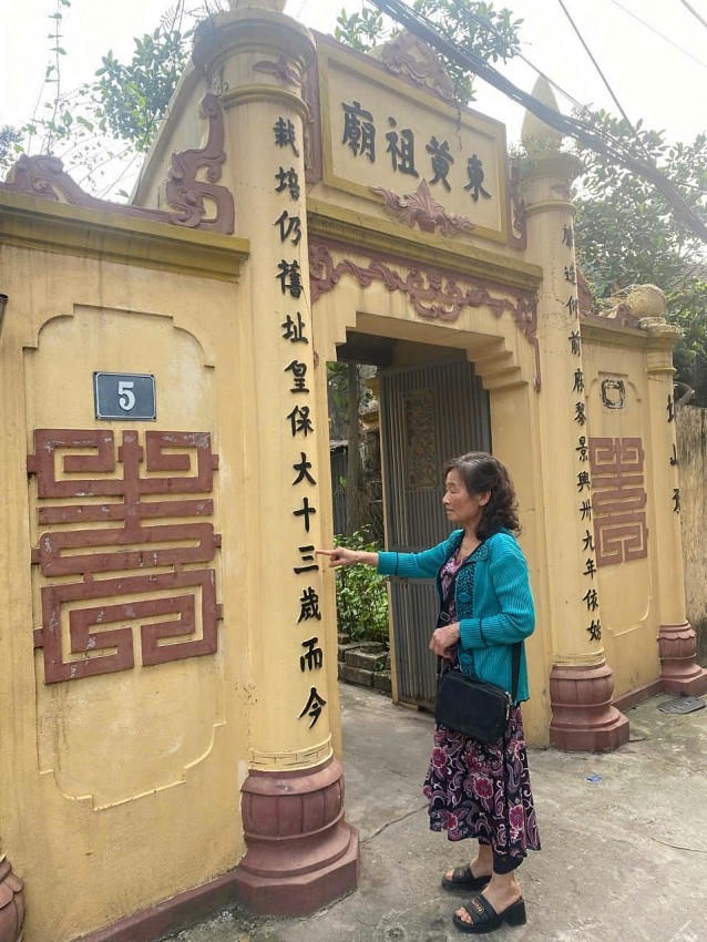 Cổng nhà thờ được xây dựng vào năm 1938.