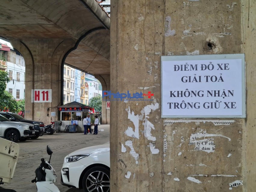 Cận cảnh thiên đường gửi xe dưới chân cầu Vĩnh Tuy sau khi có lệnh di dời, giải tỏa