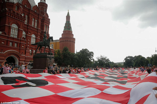 Lá cờ Croatia được xếp ra bên ngoài sân Luzhniki