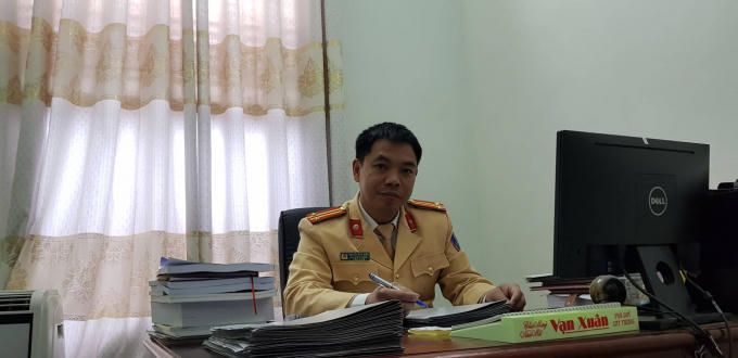 Trung tá Nguyễn Đức Hiếu – Phó trưởng phòng CSGT Công an tỉnh Sơn La trao đổi với phóng viên Pháp luật Plus.