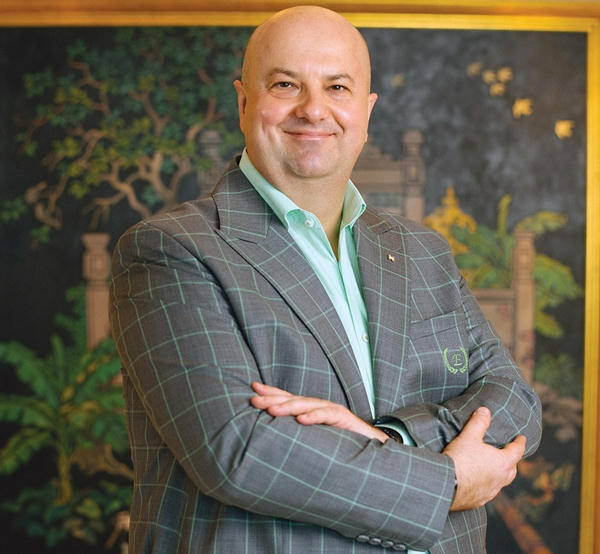 Erwin R. Popov, Giám đốc điều hành Khách sạn Hà Nội Daewoo.