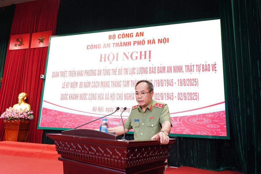 Đồng chí Trung tướng Nguyễn Thanh Tùng, Ủy viên Ban Thường vụ Thành ủy, Bí thư Đảng ủy, Giám đốc CATP Hà Nội phát biểu tại hội nghị.
