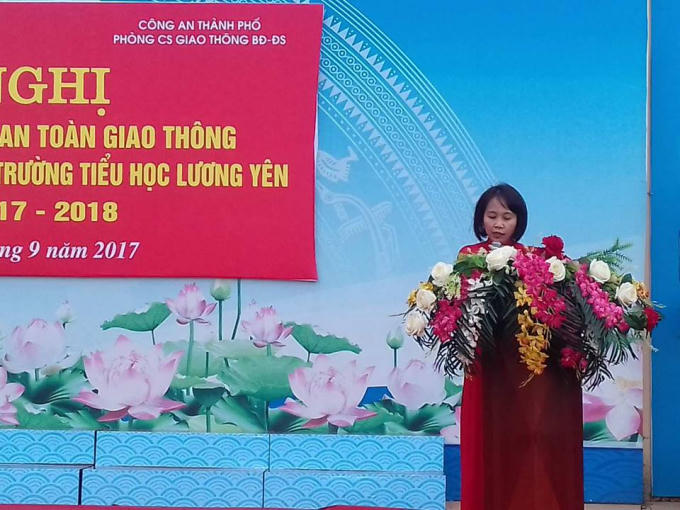 Bà Nguyễn Thị Lan Anh - Hiệu trưởng Trường Tiểu học Lương Yên phát biểu tại buổi lễ.