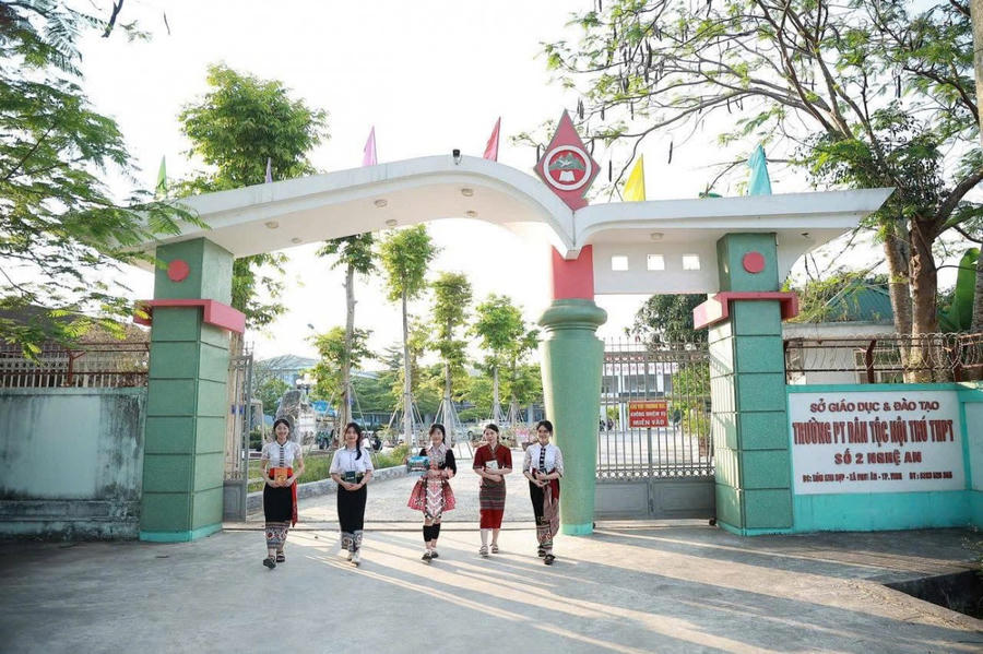 Trường Phổ thông DTNT THPT số 2 tỉnh Nghệ An tiếp nhận đào tạo 29 lưu học sinh nước CHDCND Lào.