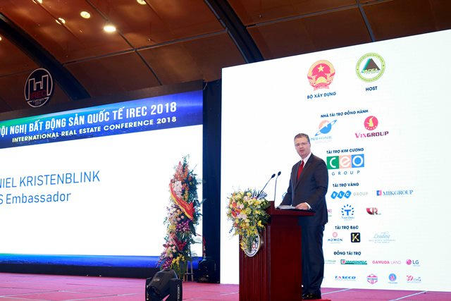 Đại sứ Hoa Kỳ tại Việt Nam Daniel J. Kritenbrink phát biểu tại Hội nghị. Ảnh: Bộ Xây dựng