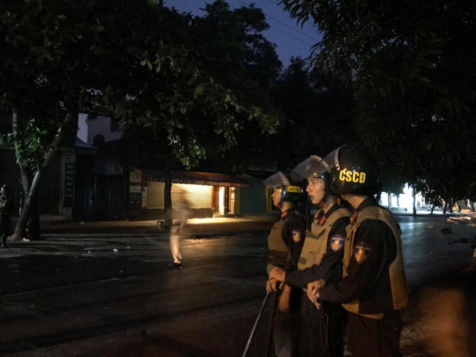 Live: Xuy&ecirc;n đ&ecirc;m v&acirc;y bắt đối tượng &ocirc;m