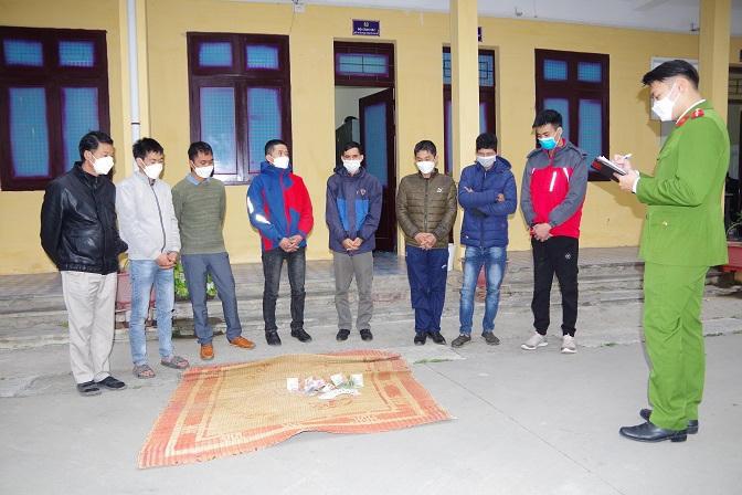 Các đối tượng trên.