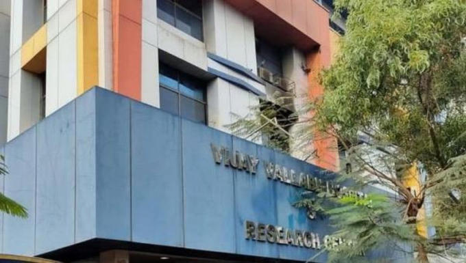 Bệnh viện Vijay Vallabh ở thành phố Vasai-Virar, bang Maharashtra, Ấn Độ bị hư hại sau vụ hỏa hoạn sáng nay.