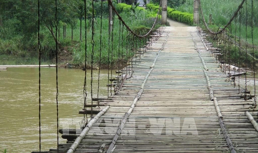 Yêu cầu khẩn trương rà soát, sửa chữa hệ thống cầu treo trên toàn quốc. (Ảnh: TTXVN)