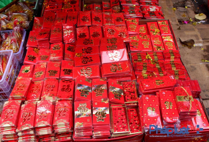 Những túi lì xì nhỏ nhắn là một trong những thứ không thể thiếu trong ngày Tết.