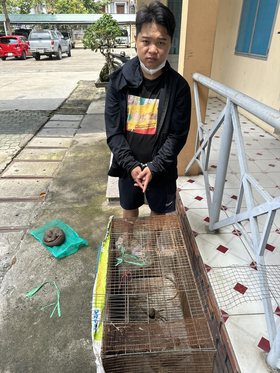 Nam thanh niên mua bán động vật quý hiếm.