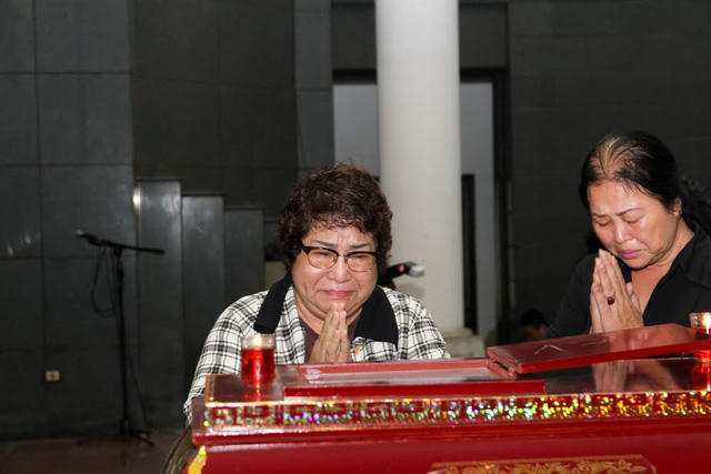 Nghệ sĩ nghẹn ng&agrave;o tiễn biệt đạo diễn Phạm Đ&ocirc;ng Hồng