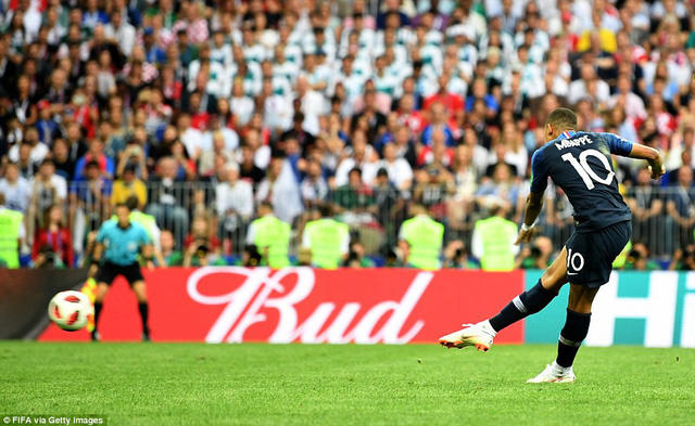 Mbappe tiếp tục cho thấy sự lợi hại trong các pha đi bóng và dứt điểm