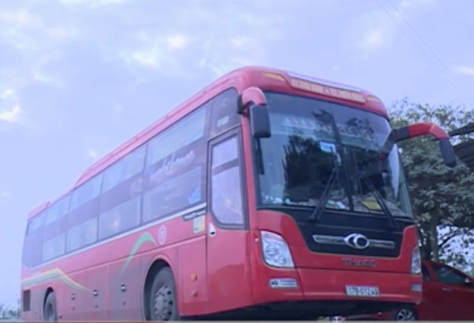 Chiếc xe khách vận chuyển 1,6 tạ thịt mèo đang trong quá trình phân hủy.