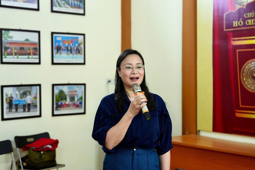 Ủy viên Ban chấp hành Đảng bộ Báo, Phó Tổng biên tập Vũ Hồng Thúy