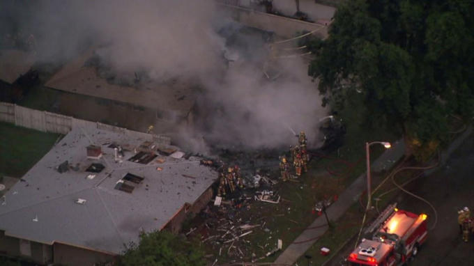 Hơn 12 phương tiện cứu trợ khẩn cấp, bao gồm cả xe cứu thương và xe cảnh sát, đã được huy động tới hiện trường vụ tai nạn. (Ảnh: Twitter)