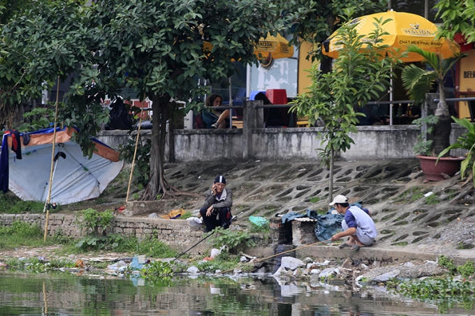 Rác rến ngập ngụa, nhưng trong