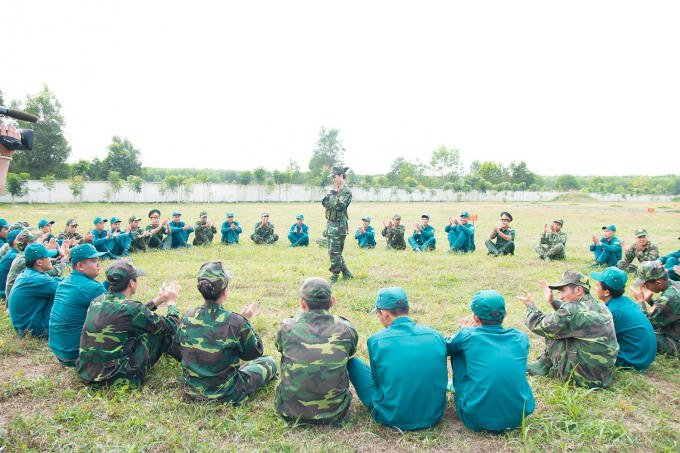 H&agrave; Thu bất ngờ trở th&agrave;nh chiến sỹ ph&ograve;ng ch&aacute;y chữa ch&aacute;y