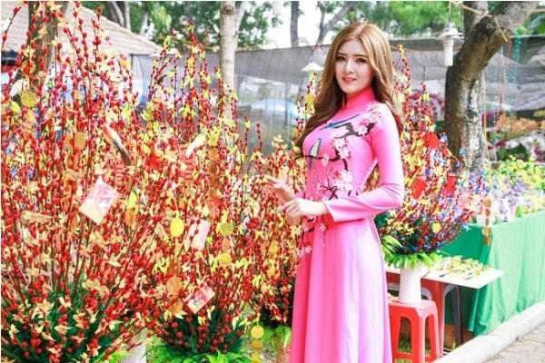 Hot girl Lily Luta được người hâm mộ đặt cho biệt danh dễ thương là "Búp bê Việt". Ảnh: internet.