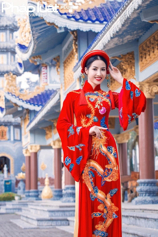 Ảnh: Hoàng Trung - Trang điểm: Trang Makeup