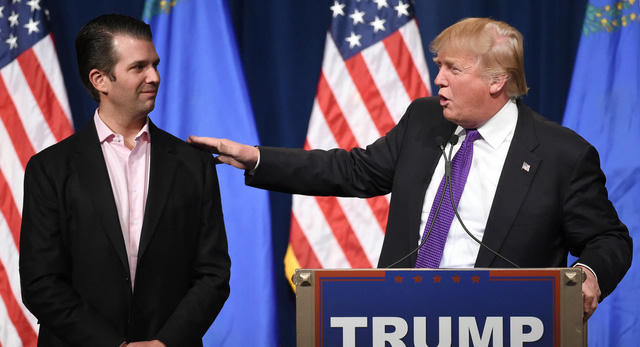 Tổng thống Trump và con trai Donald Trump Jr. (Ảnh: Getty)