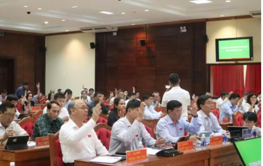 Tại kỳ họp chuyên đề lần thứ 18, 100% đại biểu HĐND tỉnh Đắk Lắk đã miễn nhiệm chức danh Chủ tịch UBND tỉnh đối với ông Phạm Ngọc Nghị. Ảnh: Công Lý