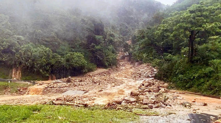 Điểm sạt lở tại km2, tỉnh lộ 177, địa phận xã Tân Lập, huyện Bắc Quang.