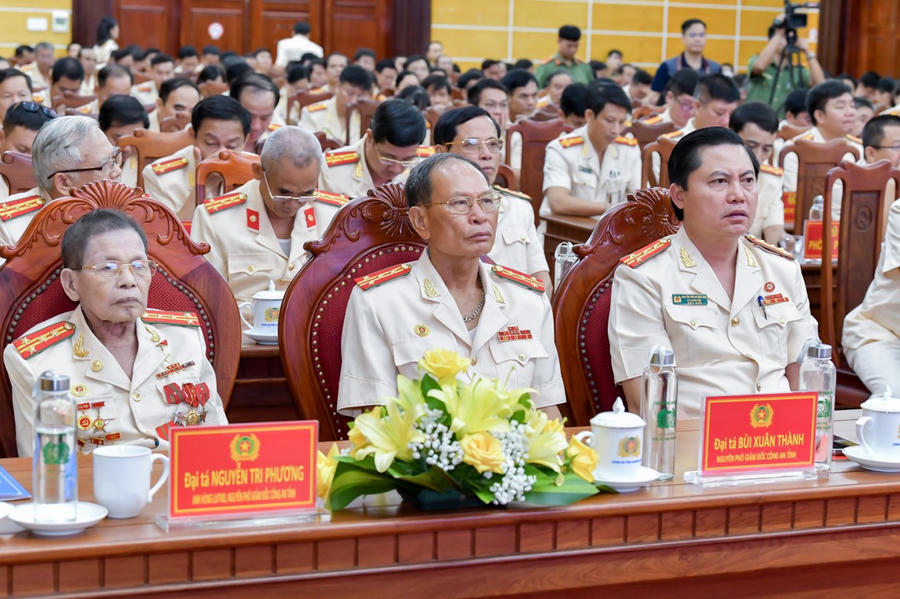 Các đại biểu tại lễ kỷ niệm.