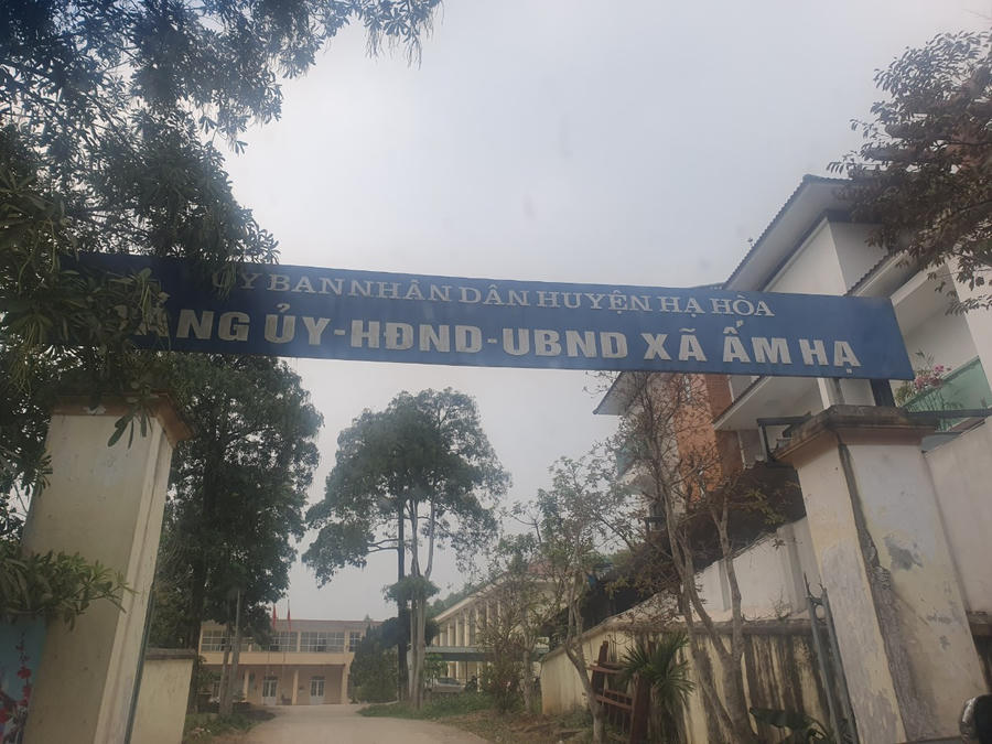 Trụ sở UBND xã Ấm Hạ nơi xảy ra sự việc khai thác đất vượt trữ lượng hết giấy phép.